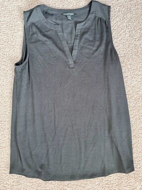 41 Hawthorn Black Sleeveless Split-Neck Blouse